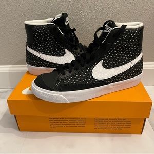 *RARE* Nike Blazer Mid 77s All Over Logo
